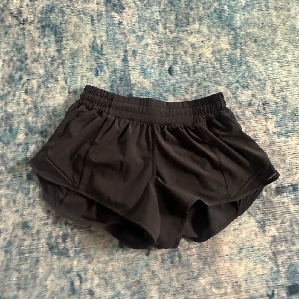 Lululemon Athletica Black Athletic Low Rise Hotty Hot Shorts Size 6